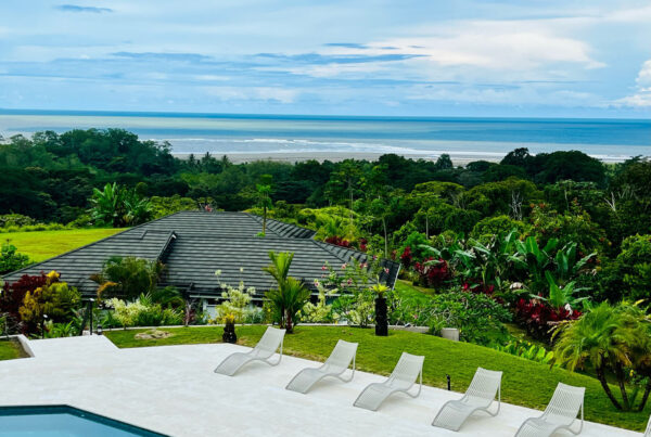 Outdoor Pool - Hotel Ocean Breeze